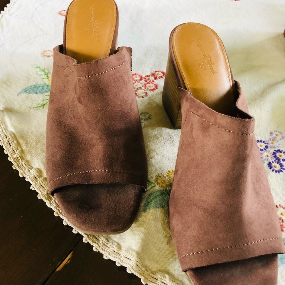 Universal Thread Taupe Open Toe Mule. Chunky Heel. Size 9.5 - Picture 5 of 7